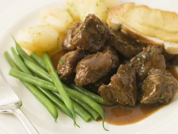 Beef Carbonnade Mustard Crouton Green Beans — Stock Photo, Image