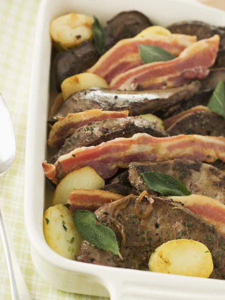 Kalvar Lever Bacon Och Stek Potatis — Stockfoto