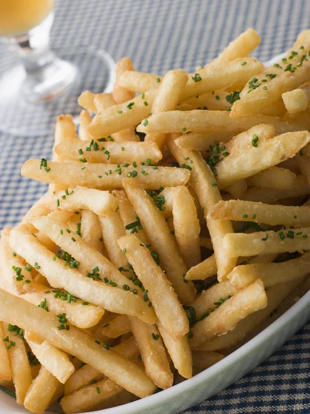 Vitlök pommes frites med gräslök — Stockfoto