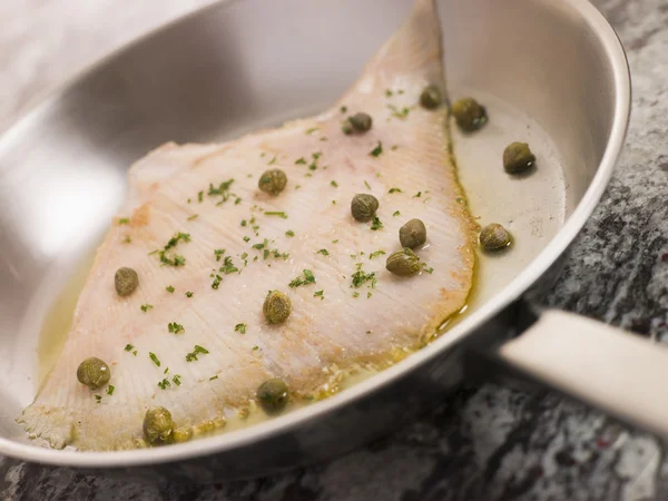 Pan Fried Wing of Skate with Caper Butter — Stock Photo, Image