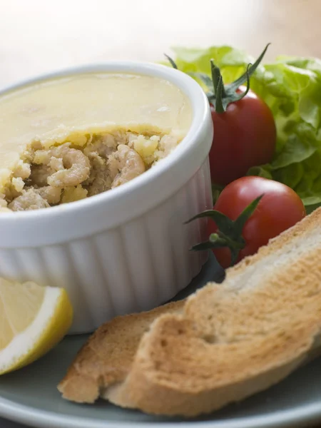 Ingegoten Bruin Garnalen Met Toast Salade — Stockfoto