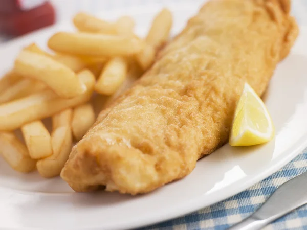 Pescado Patatas Fritas Con Salsa Tomate Limón —  Fotos de Stock