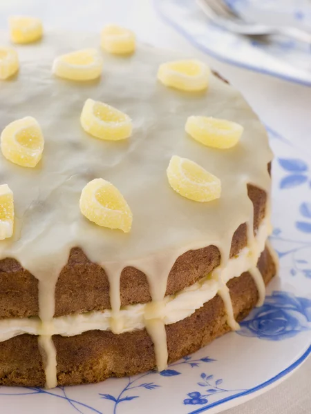 レモン霧雨のケーキ — ストック写真