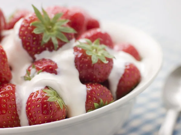 Bowl Strawberries Cream — Stock Photo, Image