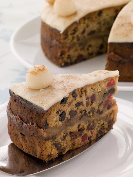 Simnel 케이크의 슬라이스 — 스톡 사진
