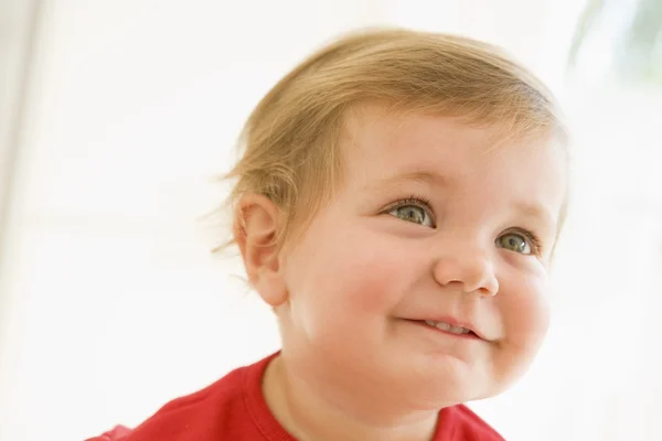 Χρόνια Μωρό Χαμογελά Εσωτερικούς Χώρους — 图库照片
