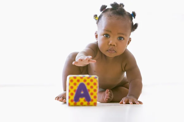 Baby playing with block — Stock Photo, Image