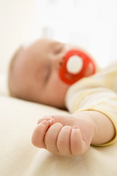 Baby Liggend Binnenshuis Slapen — Stockfoto