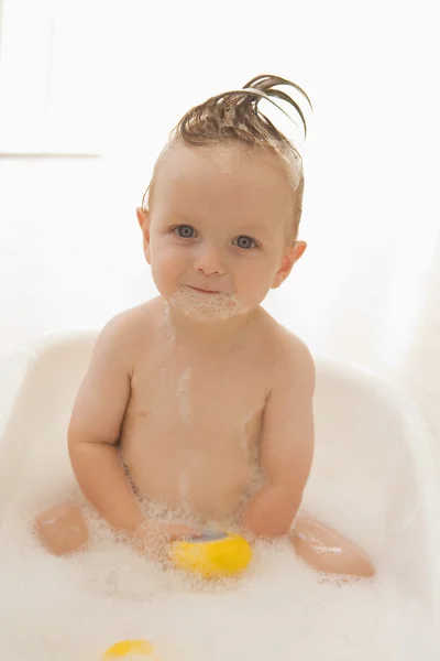 Dziecko w bubble bath — Zdjęcie stockowe