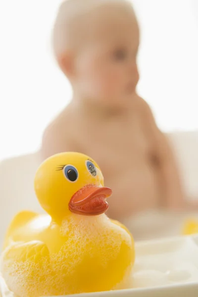 婴儿的泡泡浴 — 图库照片