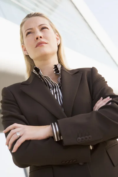 Businesswoman standing outdoors by building — Stock Photo, Image