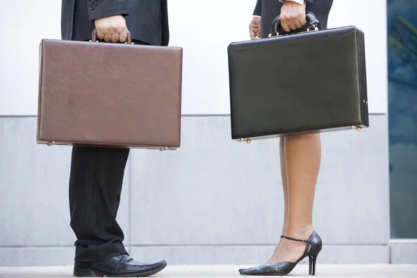 Two businesspeople holding briefcases outdoors — Stock Photo, Image