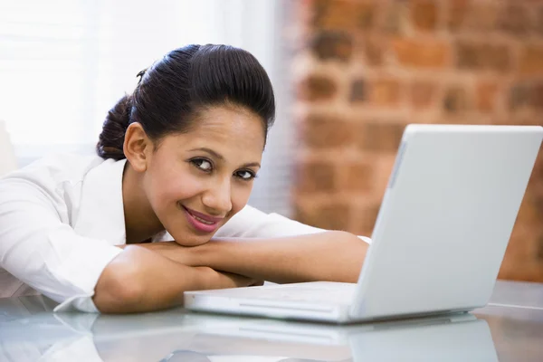 Businesswoman Office Laptop Smiling — Stock Photo, Image