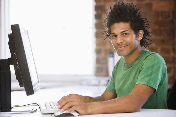 Businessman Office Using Computer Smiling — Stock Photo, Image