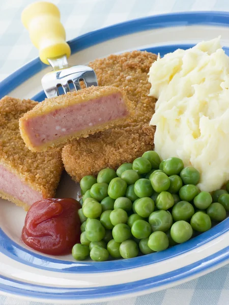 Breadcrumbed Lunch Vlees Met Aardappelpuree Erwten Tomaat — Stockfoto