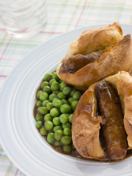 Individual Toad in the Holes with Gravy and Peas — Stock Photo, Image