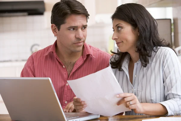 Couple Kitchen Paperwork Using Laptop Looking Unhappy — Stock Photo, Image