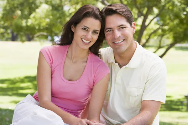 Couple Sitting Outdoors Smiling — Stock Photo, Image