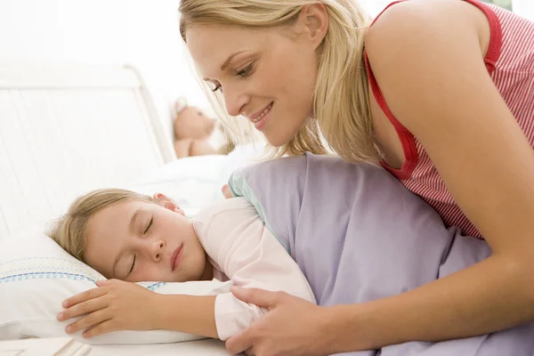 Woman Waking Young Girl Bed Smiling — Stock Photo, Image