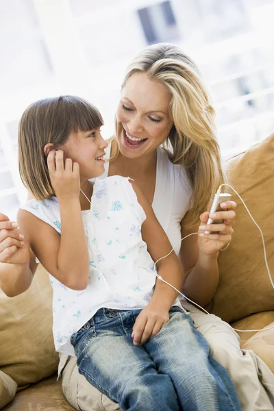 Woman Young Girl Living Room Mp3 Player Smiling — Stock Photo, Image