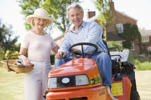 Couple Outdoors Tools Lawnmower Smiling — Stock Photo, Image