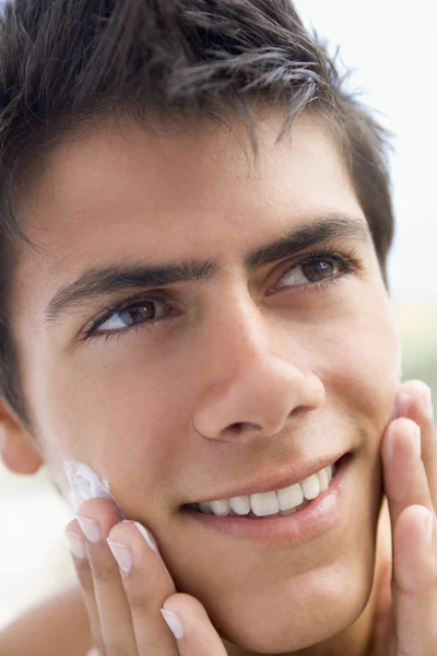 Man Applying Shaving Cream Smiling — Stock Photo, Image