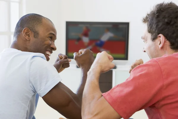 Two Men Living Room Watching Television Cheering — Stock Photo, Image