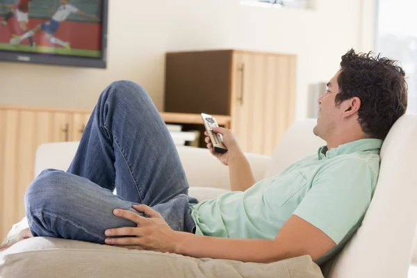 Man Living Room Watching Television — Stock Photo, Image