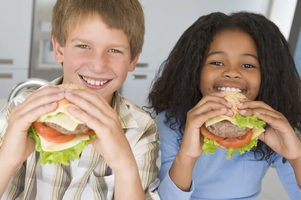 Niño Niña Comiendo Hamburguesas Saludables —  Fotos de Stock