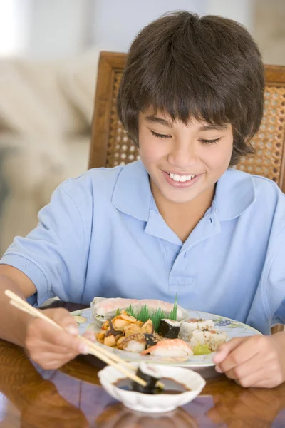 Jonge Jongen Eetzaal Eten Chinees Eten Glimlachen — Stockfoto