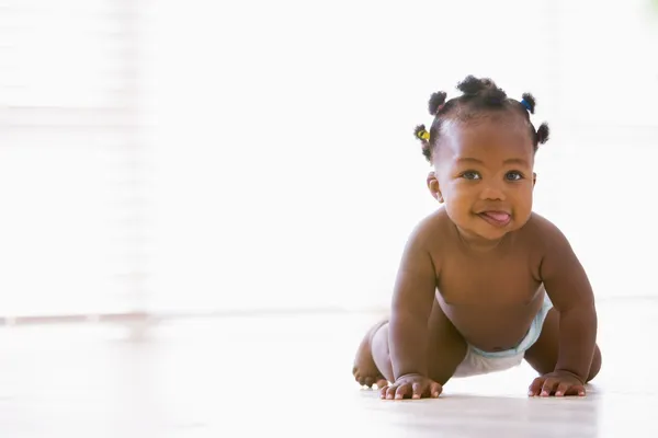 Baby Crawling Indoors — Stock Photo, Image