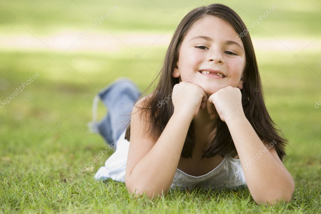 Girl relaxing in park — Stock Photo © monkeybusiness #4760753