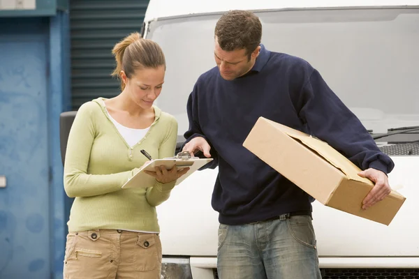Two Deliverypeople Standing Van Holding Clipboard Box — Stock Photo, Image