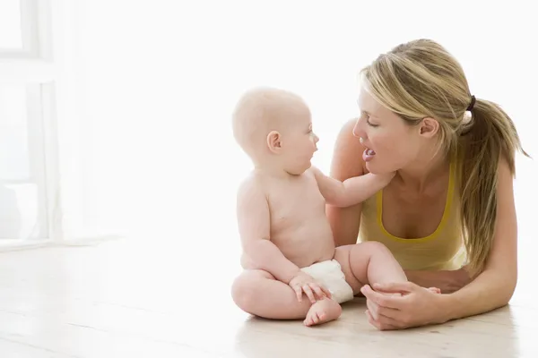 Mother and baby indoors — Stock Photo, Image