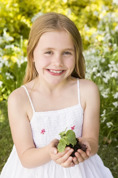 Menina Jovem Livre Segurando Planta Sorrindo — Fotografia de Stock