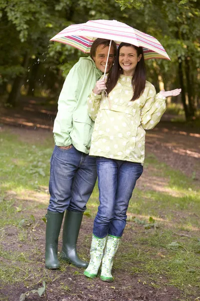 Couple Outdoors Rain Umbrella Smiling — Stock Photo, Image