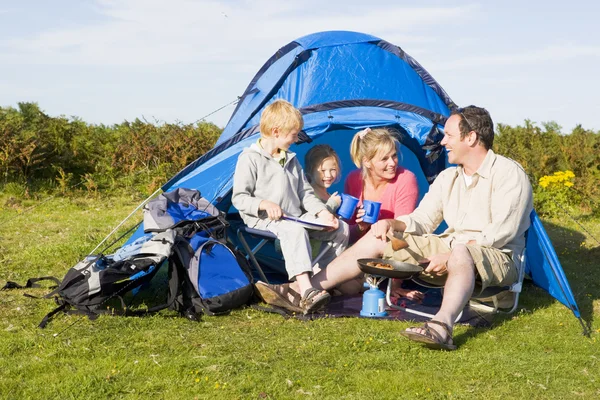 Familie Camping Met Tent Koken — Stockfoto