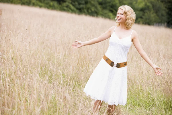 Woman standing outdoors smiling — Stock Photo, Image