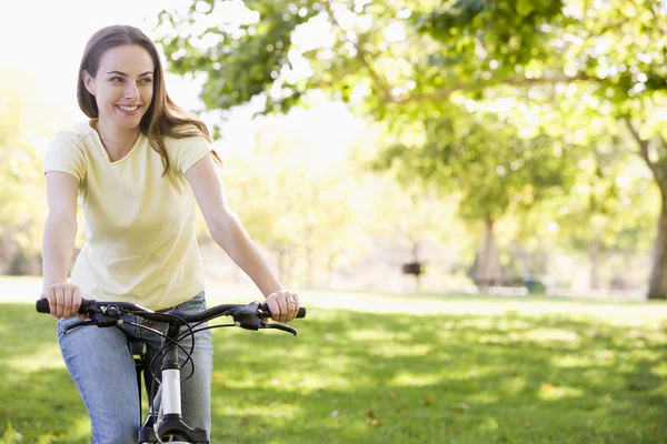 Woman on bicycle smiling — Stock Photo, Image