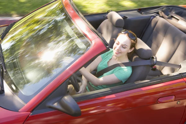 Woman in convertible car smiling — Stock Photo, Image