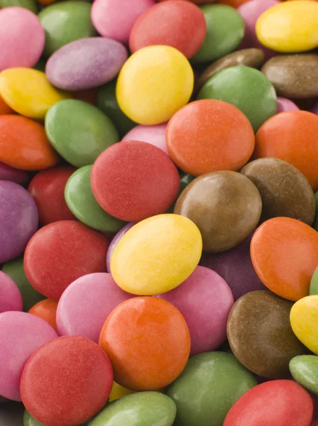 Bottoni ricoperti di zucchero al cioccolato (Smarties ) — Foto Stock