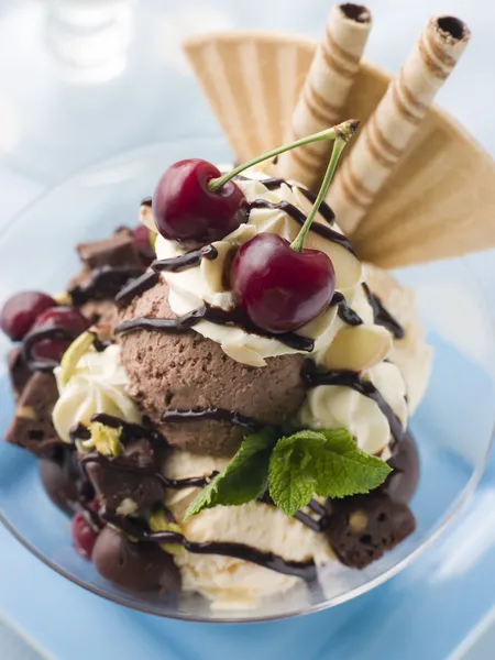 Sundae Sorvete Brownie Chocolate — Fotografia de Stock