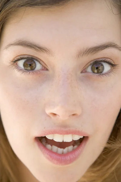 Head shot of surprised woman — Stock Photo, Image