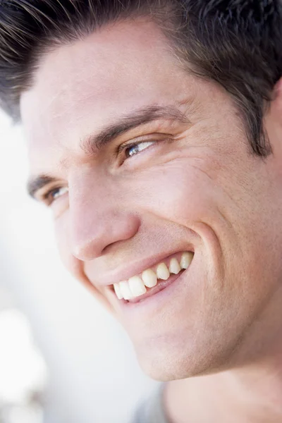 Head shot of man smiling — Stock Photo, Image