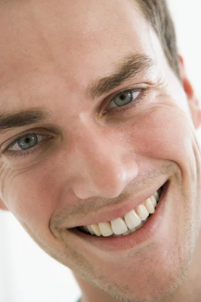 Tiro Cabeça Homem Sorrindo — Fotografia de Stock