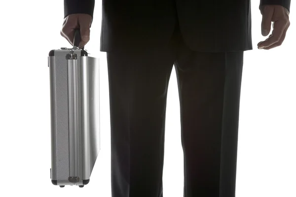 Uomo d'affari che tiene robusta valigia d'argento — Foto Stock