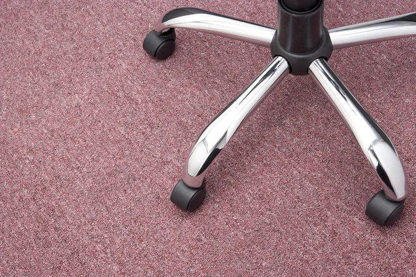 オフィスの椅子の車輪のクローズ アップ — ストック写真