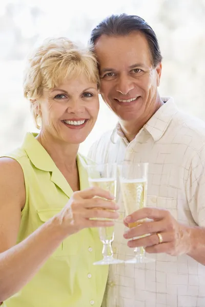 Couple Toasting Champagne Smiling — Stock Photo, Image