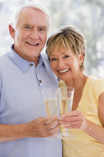 Couple Toasting Champagne Smiling — Stock Photo, Image