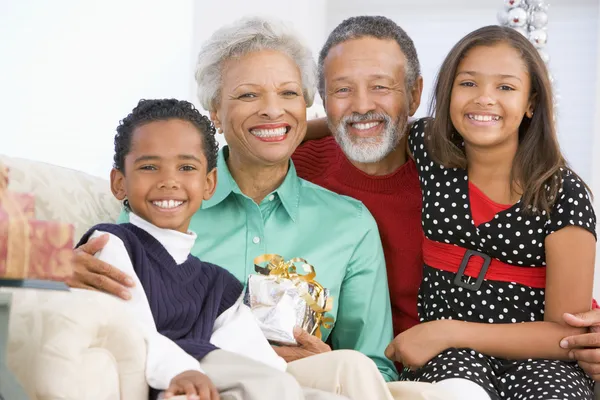 Kinderen Met Grootouders Met Kerstmis — Stockfoto